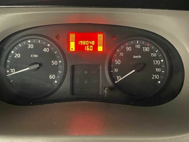 Белый Рено Трафик, объемом двигателя 2 л и пробегом 198 тыс. км за 9200 $, фото 4 на Automoto.ua