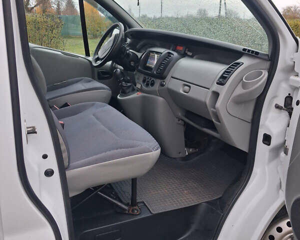 Рено Трафик 2009 в Валках на Automoto.ua Белый Рено Трафик, объемом двигателя 2 л и пробегом 307 тыс. км за 9000 $, фото 20 на Automoto.ua