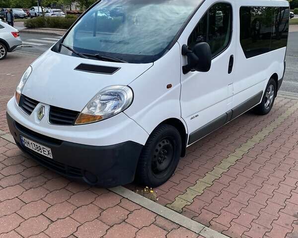 Белый Рено Трафик, объемом двигателя 2 л и пробегом 313 тыс. км за 8400 $, фото 5 на Automoto.ua