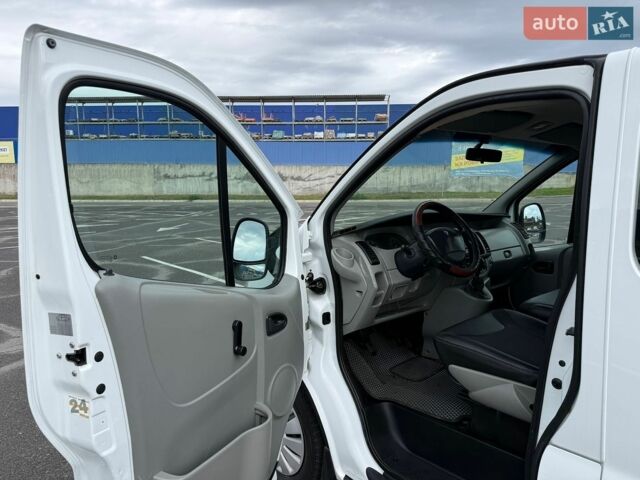 Білий Рено Трафік, об'ємом двигуна 2 л та пробігом 268 тис. км за 10900 $, фото 6 на Automoto.ua