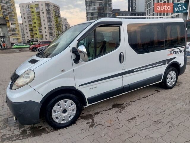 Білий Рено Трафік, об'ємом двигуна 2 л та пробігом 302 тис. км за 8750 $, фото 1 на Automoto.ua