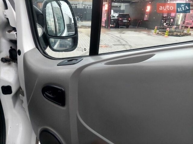 Білий Рено Трафік, об'ємом двигуна 2 л та пробігом 302 тис. км за 8750 $, фото 43 на Automoto.ua