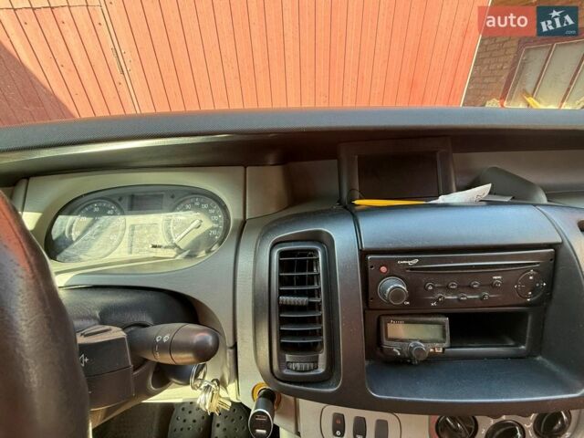 Білий Рено Трафік, об'ємом двигуна 2.5 л та пробігом 370 тис. км за 9500 $, фото 5 на Automoto.ua