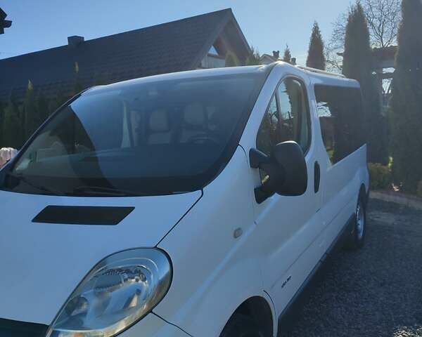 Білий Рено Трафік, об'ємом двигуна 2 л та пробігом 299 тис. км за 11000 $, фото 2 на Automoto.ua