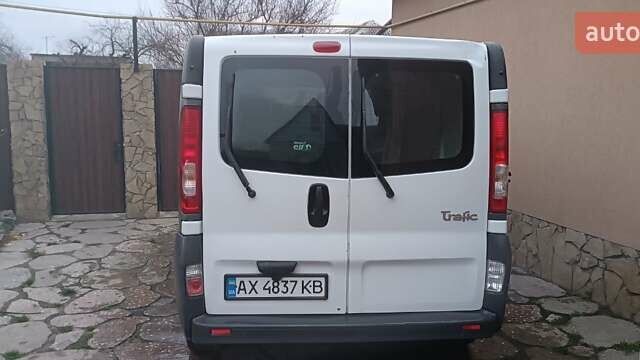Білий Рено Трафік, об'ємом двигуна 2 л та пробігом 377 тис. км за 7000 $, фото 1 на Automoto.ua