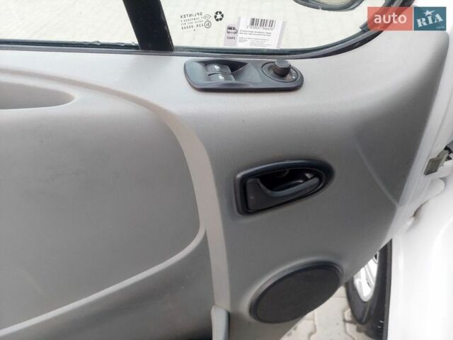 Білий Рено Трафік, об'ємом двигуна 2 л та пробігом 302 тис. км за 8750 $, фото 69 на Automoto.ua