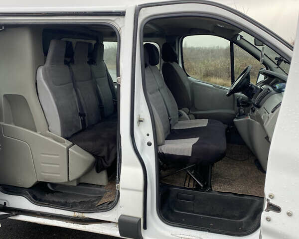 Белый Рено Трафик, объемом двигателя 2 л и пробегом 405 тыс. км за 7250 $, фото 16 на Automoto.ua