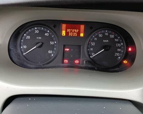 Белый Рено Трафик, объемом двигателя 2 л и пробегом 307 тыс. км за 9200 $, фото 1 на Automoto.ua