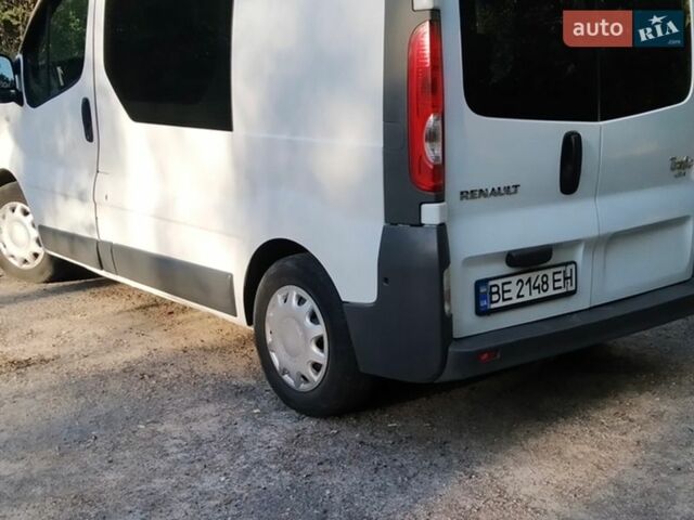 Белый Рено Трафик, объемом двигателя 2 л и пробегом 390 тыс. км за 9900 $, фото 2 на Automoto.ua