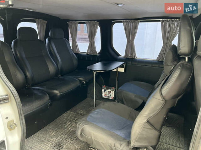 Білий Рено Трафік, об'ємом двигуна 2 л та пробігом 200 тис. км за 8300 $, фото 10 на Automoto.ua
