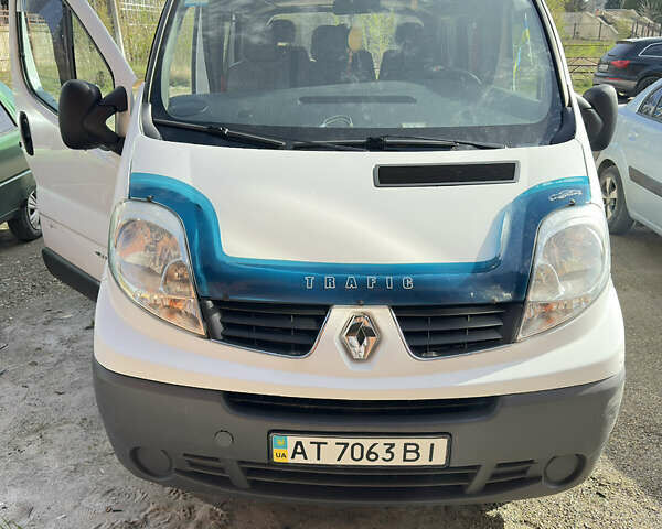 Білий Рено Трафік, об'ємом двигуна 2 л та пробігом 165 тис. км за 8900 $, фото 14 на Automoto.ua