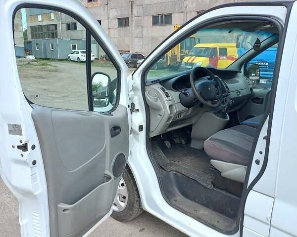Белый Рено Трафик, объемом двигателя 2 л и пробегом 380 тыс. км за 6500 $, фото 8 на Automoto.ua