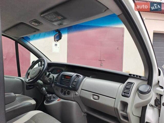 Белый Рено Трафик, объемом двигателя 2 л и пробегом 189 тыс. км за 12700 $, фото 26 на Automoto.ua