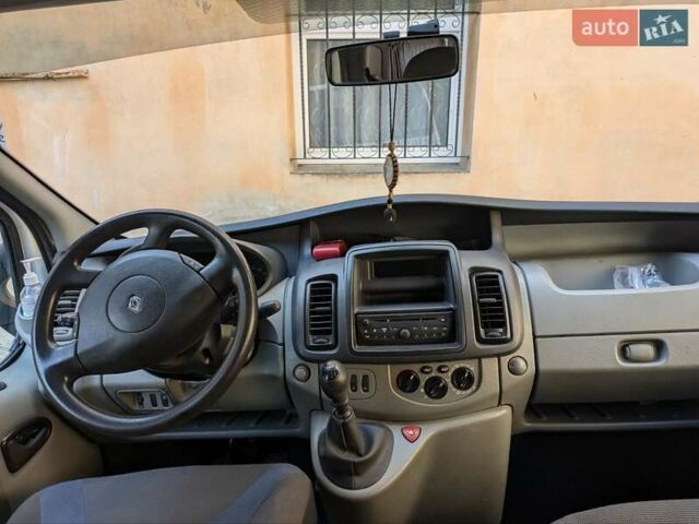 Белый Рено Трафик, объемом двигателя 2 л и пробегом 271 тыс. км за 12500 $, фото 3 на Automoto.ua