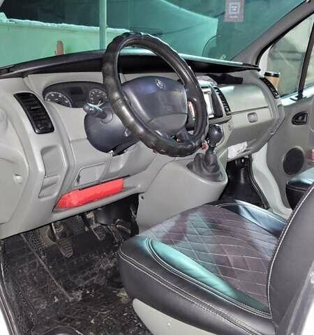 Белый Рено Трафик, объемом двигателя 2 л и пробегом 508 тыс. км за 12100 $, фото 7 на Automoto.ua