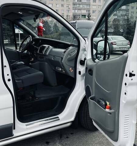 Белый Рено Трафик, объемом двигателя 2 л и пробегом 450 тыс. км за 12200 $, фото 7 на Automoto.ua