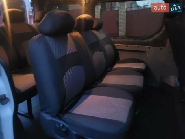 Білий Рено Трафік, об'ємом двигуна 2 л та пробігом 268 тис. км за 10950 $, фото 40 на Automoto.ua