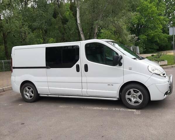 Белый Рено Трафик, объемом двигателя 2 л и пробегом 290 тыс. км за 11500 $, фото 3 на Automoto.ua