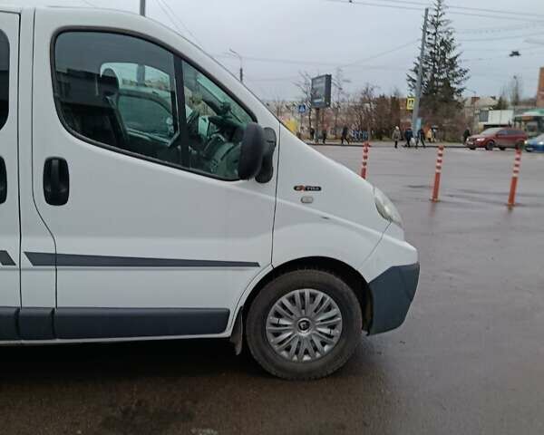Белый Рено Трафик, объемом двигателя 1.9 л и пробегом 334 тыс. км за 11500 $, фото 10 на Automoto.ua