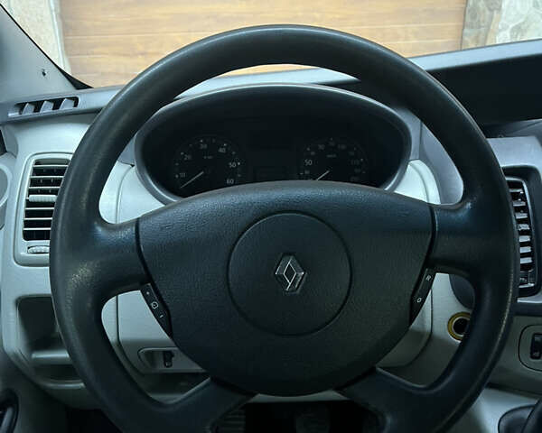 Белый Рено Трафик, объемом двигателя 2 л и пробегом 360 тыс. км за 15000 $, фото 11 на Automoto.ua