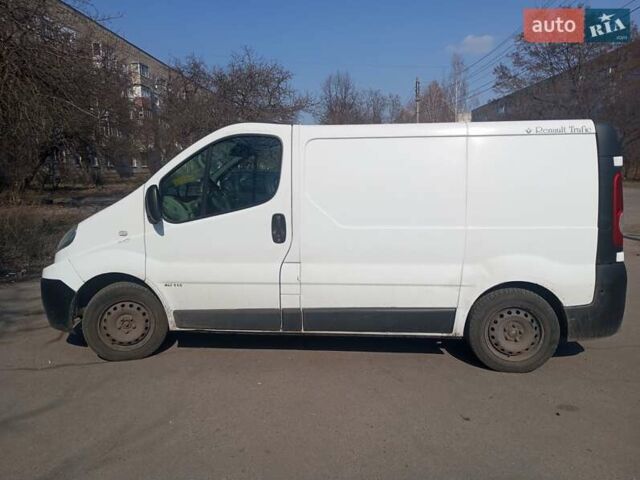 Белый Рено Трафик, объемом двигателя 2 л и пробегом 435 тыс. км за 5500 $, фото 2 на Automoto.ua