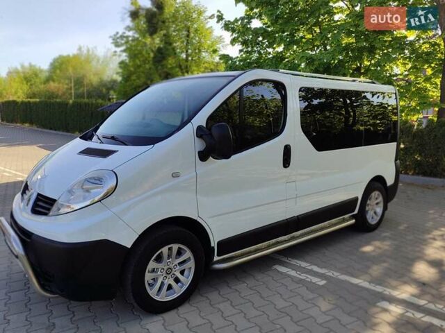 Белый Рено Трафик, объемом двигателя 2 л и пробегом 389 тыс. км за 11450 $, фото 1 на Automoto.ua