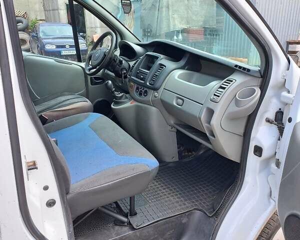 Белый Рено Трафик, объемом двигателя 2 л и пробегом 380 тыс. км за 6500 $, фото 7 на Automoto.ua