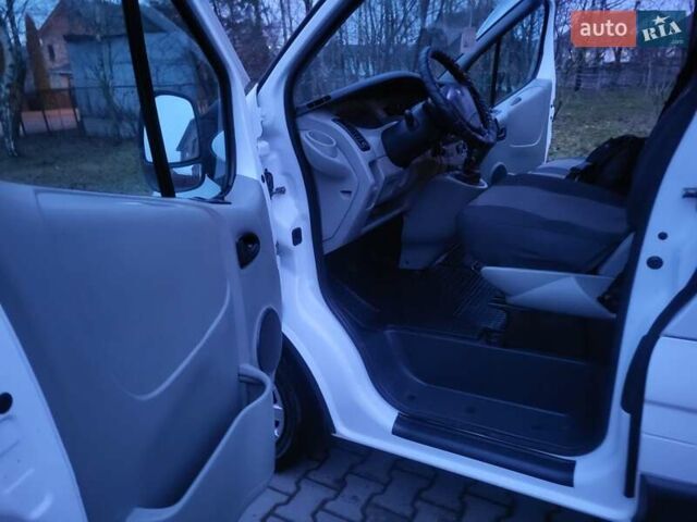 Білий Рено Трафік, об'ємом двигуна 2 л та пробігом 268 тис. км за 10950 $, фото 53 на Automoto.ua
