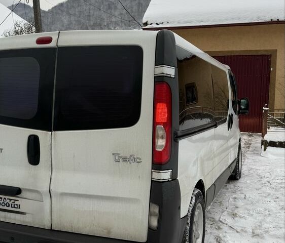 Білий Рено Трафік, об'ємом двигуна 2 л та пробігом 399 тис. км за 9800 $, фото 3 на Automoto.ua