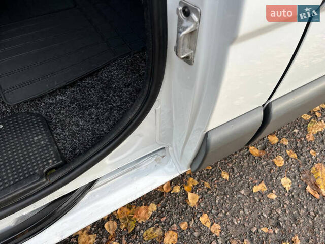 Белый Рено Трафик, объемом двигателя 2 л и пробегом 149 тыс. км за 12700 $, фото 22 на Automoto.ua