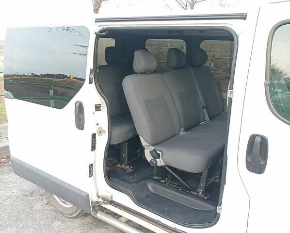 Белый Рено Трафик, объемом двигателя 2 л и пробегом 218 тыс. км за 10500 $, фото 9 на Automoto.ua