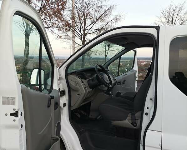 Белый Рено Трафик, объемом двигателя 2 л и пробегом 218 тыс. км за 10500 $, фото 8 на Automoto.ua