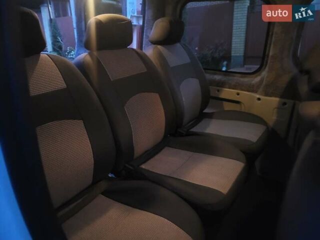 Білий Рено Трафік, об'ємом двигуна 2 л та пробігом 268 тис. км за 10950 $, фото 35 на Automoto.ua