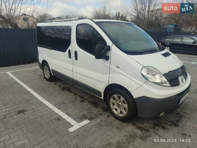 Белый Рено Трафик, объемом двигателя 2 л и пробегом 325 тыс. км за 10500 $, фото 2 на Automoto.ua