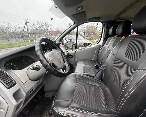 Белый Рено Трафик, объемом двигателя 2 л и пробегом 301 тыс. км за 11000 $, фото 6 на Automoto.ua