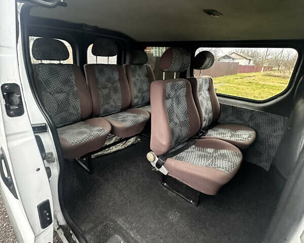 Белый Рено Трафик, объемом двигателя 2 л и пробегом 301 тыс. км за 11000 $, фото 7 на Automoto.ua