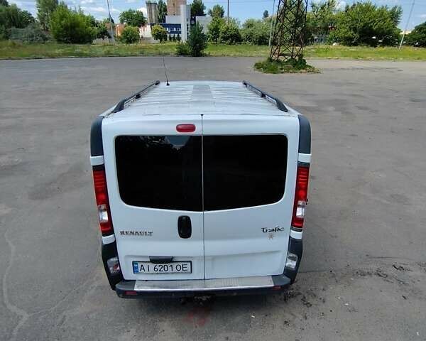 Білий Рено Трафік, об'ємом двигуна 2 л та пробігом 232 тис. км за 10000 $, фото 5 на Automoto.ua