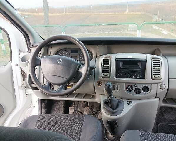 Белый Рено Трафик, объемом двигателя 2 л и пробегом 218 тыс. км за 10500 $, фото 10 на Automoto.ua