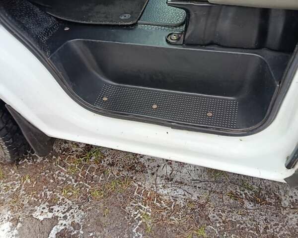 Белый Рено Трафик, объемом двигателя 1.9 л и пробегом 334 тыс. км за 11500 $, фото 8 на Automoto.ua