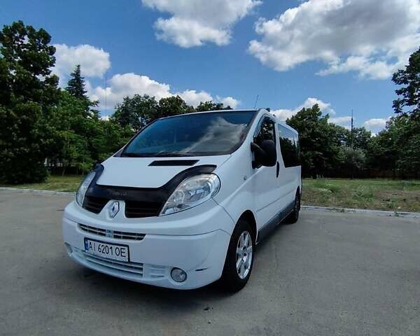 Білий Рено Трафік, об'ємом двигуна 2 л та пробігом 232 тис. км за 10000 $, фото 2 на Automoto.ua