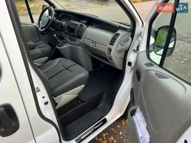 Белый Рено Трафик, объемом двигателя 2 л и пробегом 149 тыс. км за 12700 $, фото 17 на Automoto.ua
