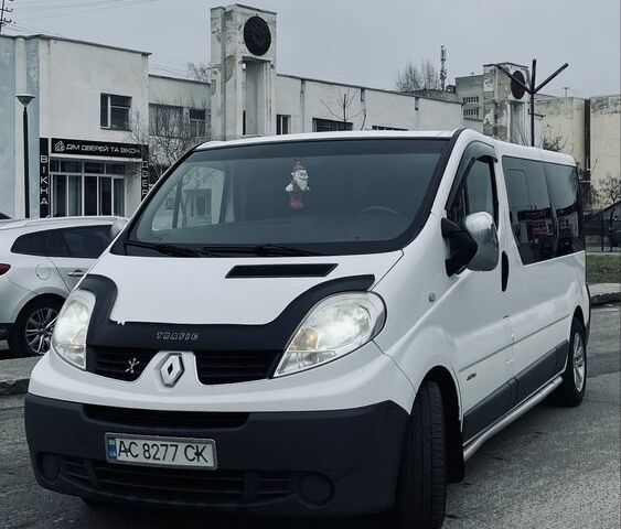 Белый Рено Трафик, объемом двигателя 2 л и пробегом 450 тыс. км за 12200 $, фото 1 на Automoto.ua