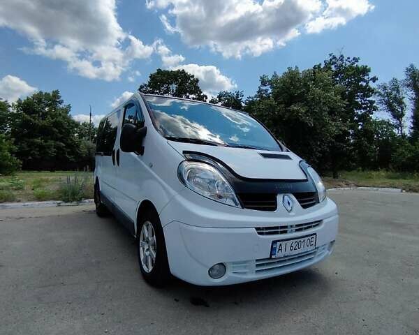 Білий Рено Трафік, об'ємом двигуна 2 л та пробігом 232 тис. км за 10000 $, фото 1 на Automoto.ua