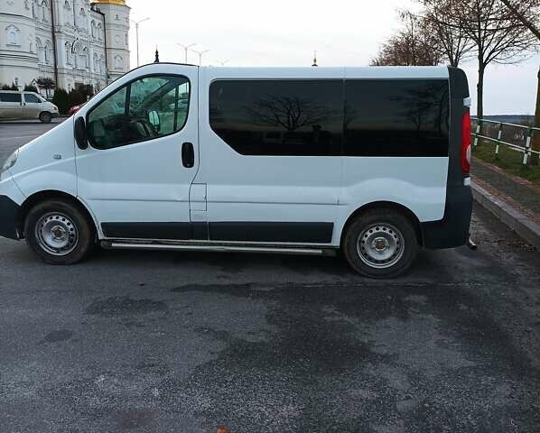 Белый Рено Трафик, объемом двигателя 2 л и пробегом 218 тыс. км за 10500 $, фото 3 на Automoto.ua