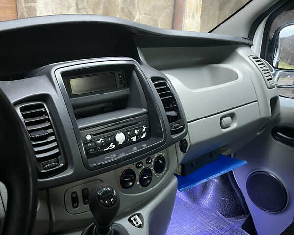 Белый Рено Трафик, объемом двигателя 2 л и пробегом 360 тыс. км за 15000 $, фото 12 на Automoto.ua