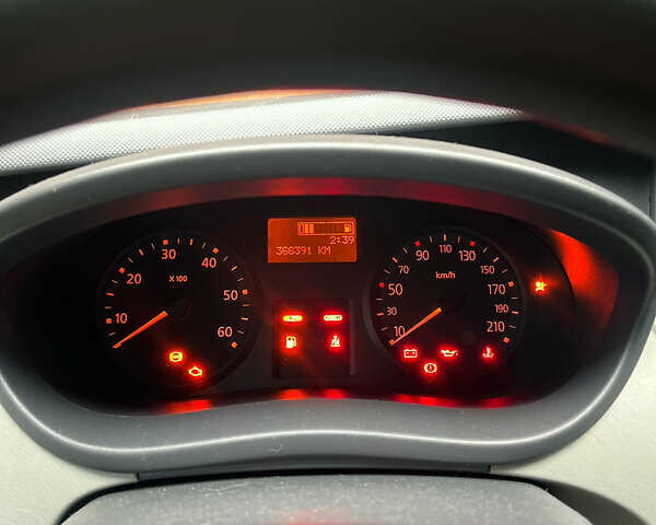 Белый Рено Трафик, объемом двигателя 2 л и пробегом 360 тыс. км за 15000 $, фото 13 на Automoto.ua