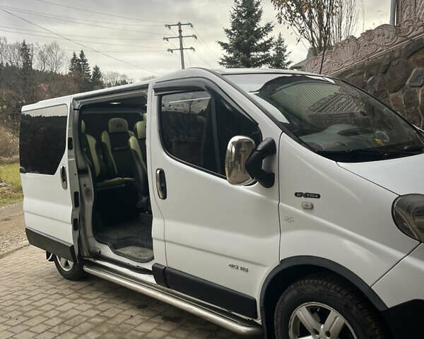 Белый Рено Трафик, объемом двигателя 2 л и пробегом 360 тыс. км за 15000 $, фото 15 на Automoto.ua