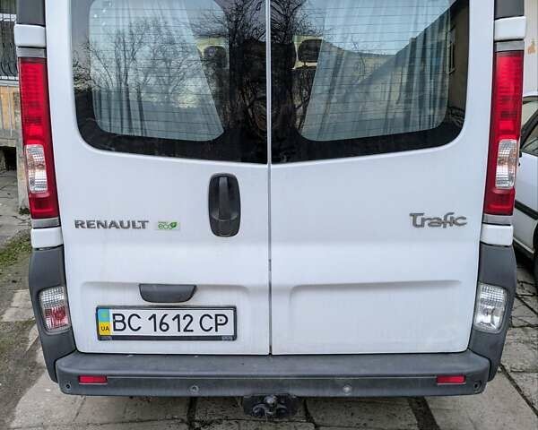 Белый Рено Трафик, объемом двигателя 2 л и пробегом 271 тыс. км за 12500 $, фото 1 на Automoto.ua