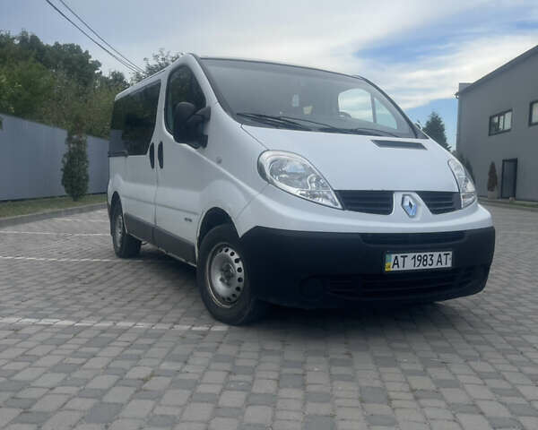 Білий Рено Трафік, об'ємом двигуна 2 л та пробігом 320 тис. км за 8600 $, фото 4 на Automoto.ua