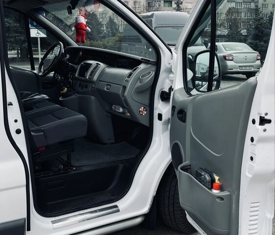 Белый Рено Трафик, объемом двигателя 2 л и пробегом 450 тыс. км за 12200 $, фото 8 на Automoto.ua